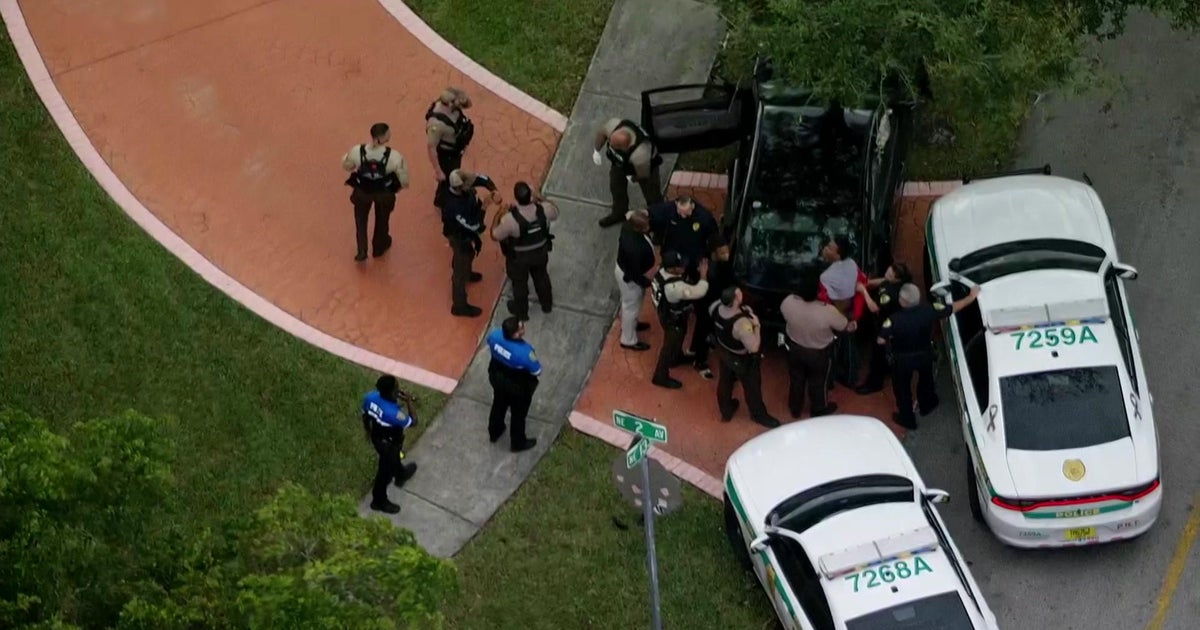 Miami-Dade law enforcement pursuit ends with crash, 2 in custody Miami-Dade law enforcement pursuit ends with crash, 2 in custody
