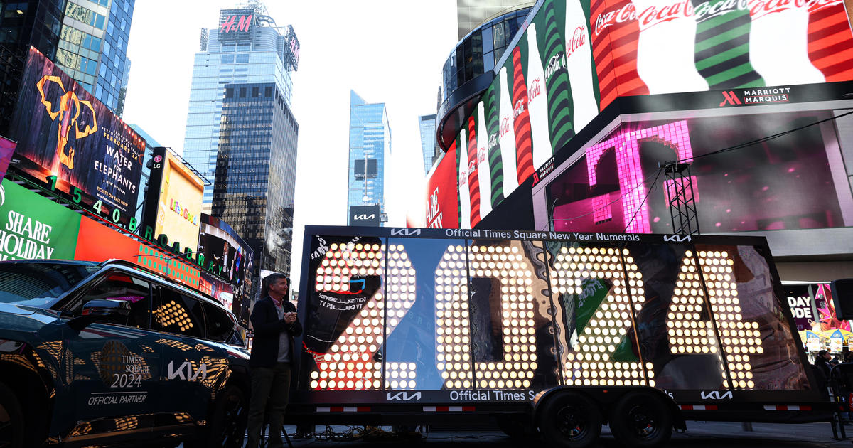 What’s open on New Year’s Eve? Stores, restaurants and fast food places