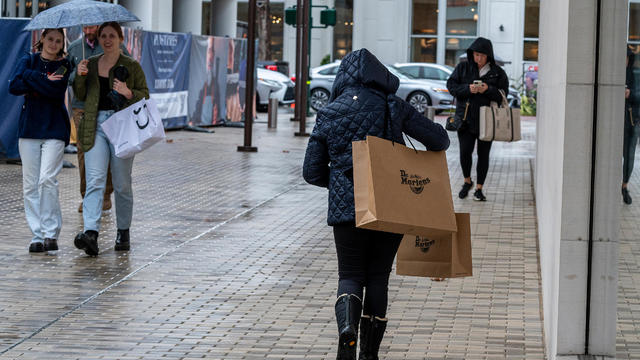 US Retail Sales Unexpectedly Rise In Solid Start To Holidays 