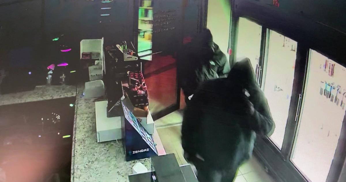 Gas station convenience store on Staten Island robbed of ATM