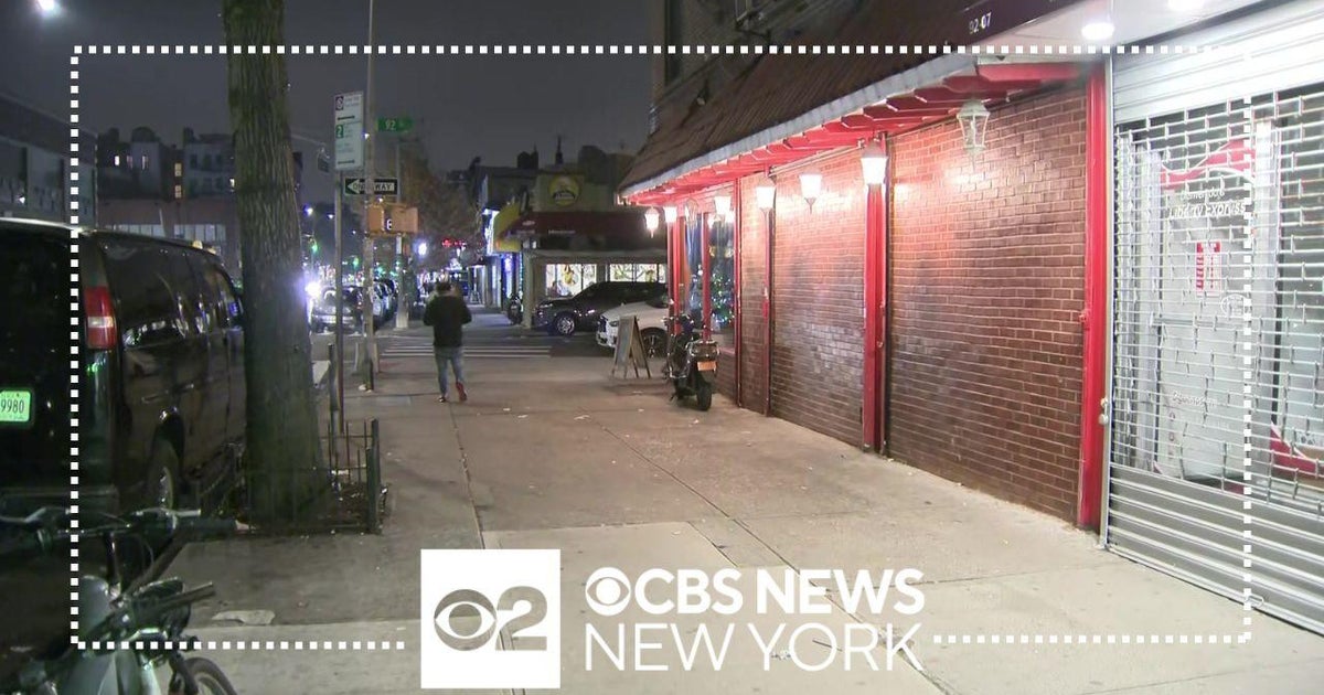 Man and woman in Queens attacked by person with hammer - CBS New York