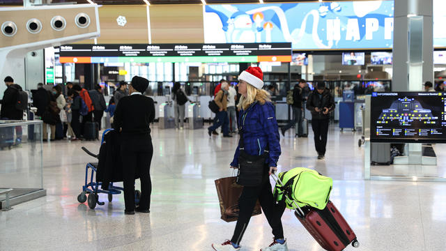 Christmas holiday travel 2023 at Newark Liberty International Airport 