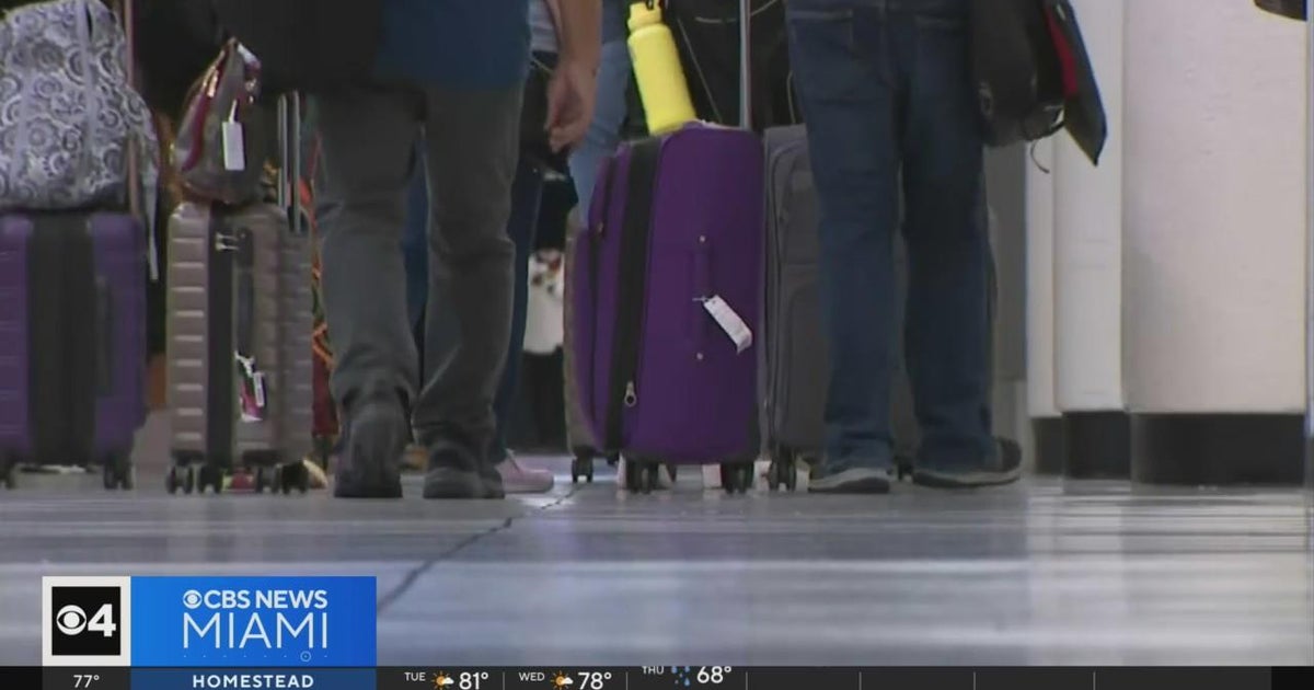 Miami Intercontinental Airport chaotic with holiday break travelers