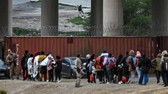 cbsn-fusion-doj-threatens-to-sue-texas-over-states-strict-immigration-law-thumbnail-2562432-640x360.jpg