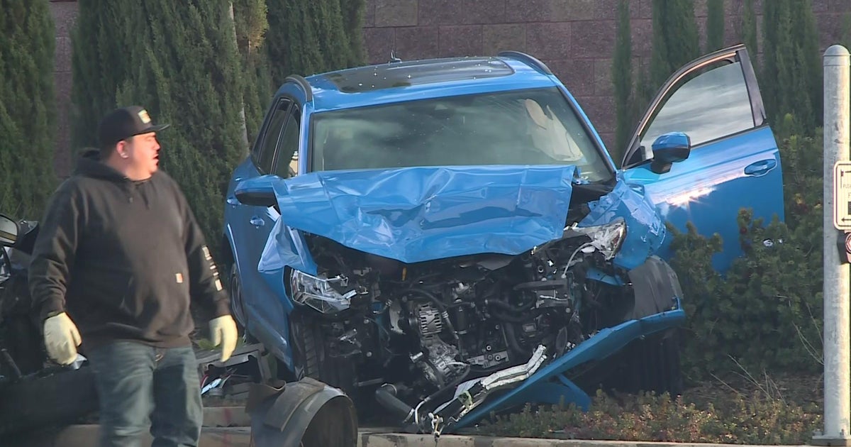 1 person in critical condition after headon crash in Rancho Cordova
