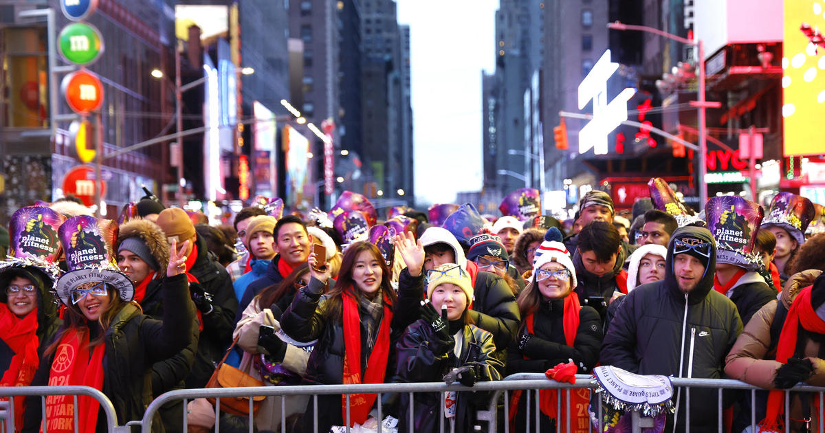 NYC on Alert as Revelers Gather for New Year's Eve Ball Drop in