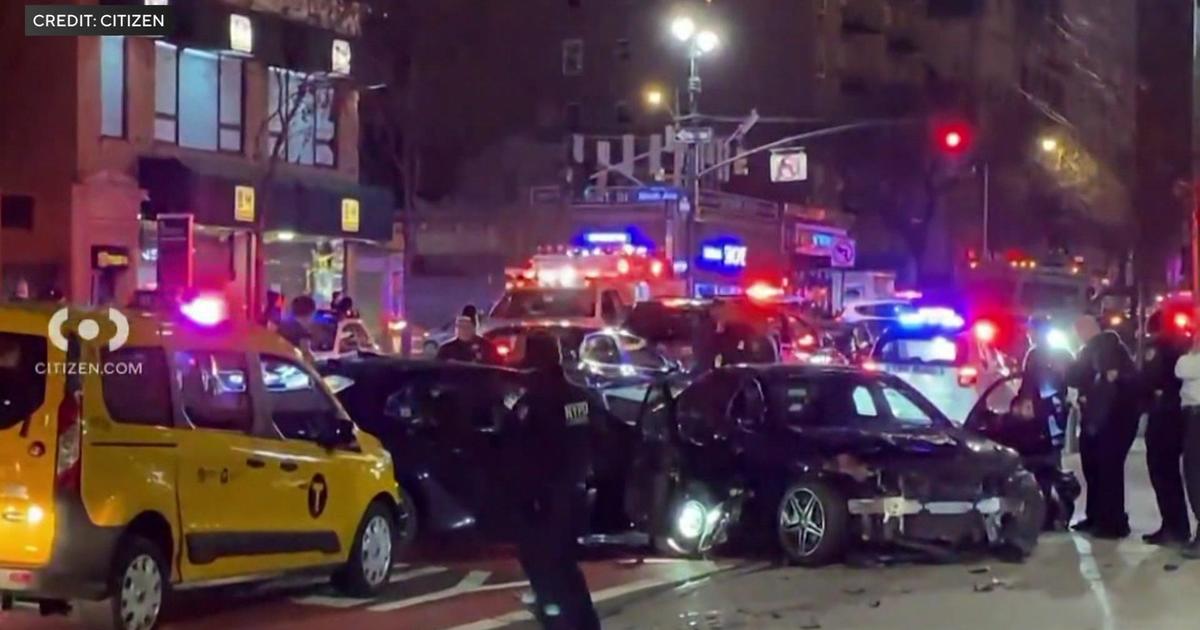 Шофьор блъсна, рани 9 души на тротоарни блокове от Таймс Скуеър, докато се опитваше да избяга от полицията