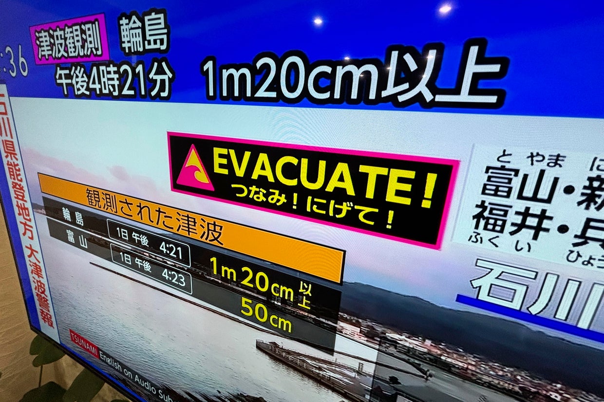 Ein starkes Erdbeben hat vor der Westküste Japans eine TsunamiWarnung