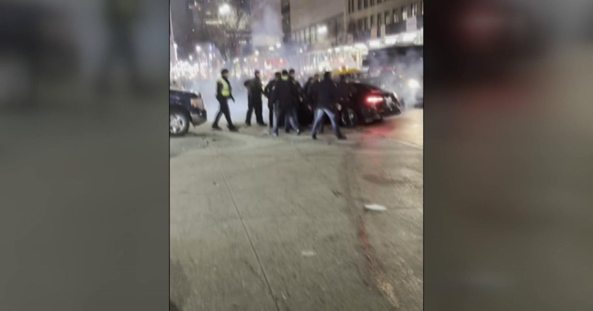 Driver strikes, injures 8 individuals on sidewalk blocks from Moments Sq. whilst striving to escape law enforcement Driver strikes, injures 8 individuals on sidewalk blocks from Moments Sq. whilst striving to escape law enforcement