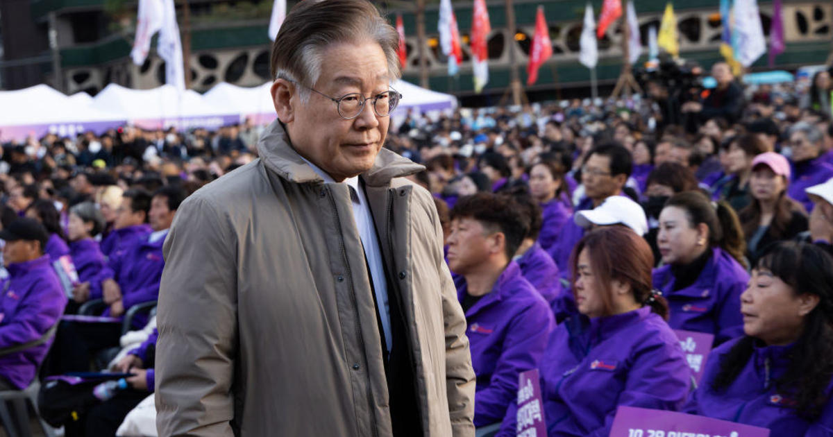 Лидерът на южнокорейската опозиционна партия Ли Дже мюн е бил нападнат