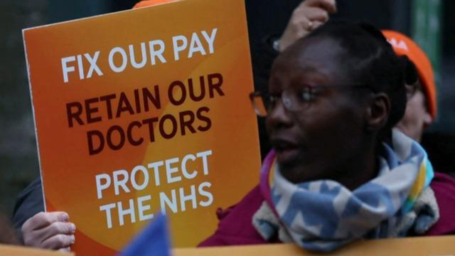 cbsn-fusion-why-englands-junior-doctors-are-on-strike-thumbnail-2572285-640x360.jpg 