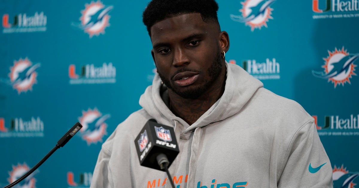 Dolphins’ Tyreek Hill returns to practice two times following hearth at his home Dolphins’ Tyreek Hill returns to practice two times following hearth at his home