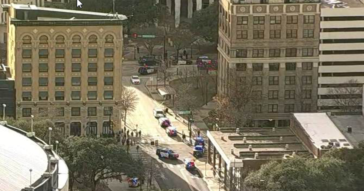 Explosion in downtown Fort Worth injures as many as 10