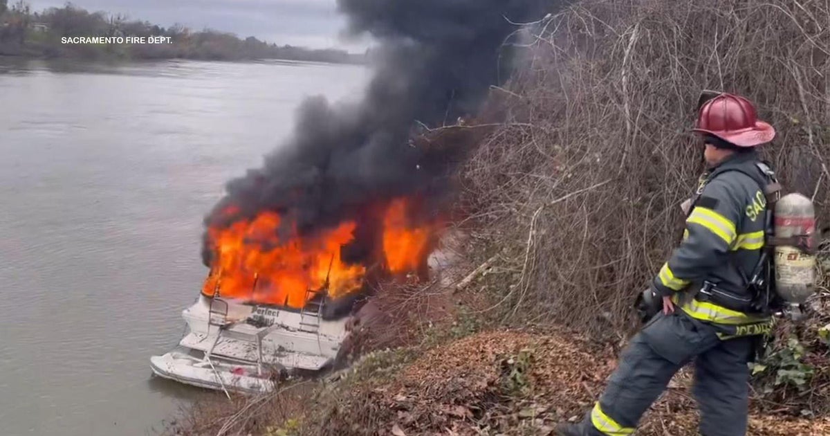 VIDEO: Boat catches fire and floats down Sacramento River
