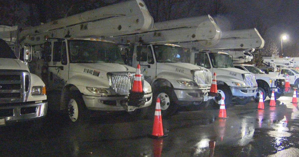 Hundreds of utility crews called to Massachusetts for threat of power outages