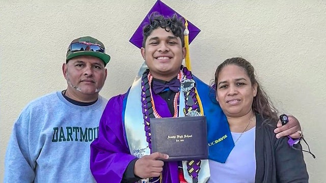 Students Rising Above scholar Elmer Sosa