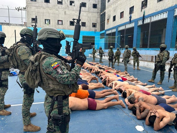 Ecuadorian soldiers take control of the prison, in Cuenca