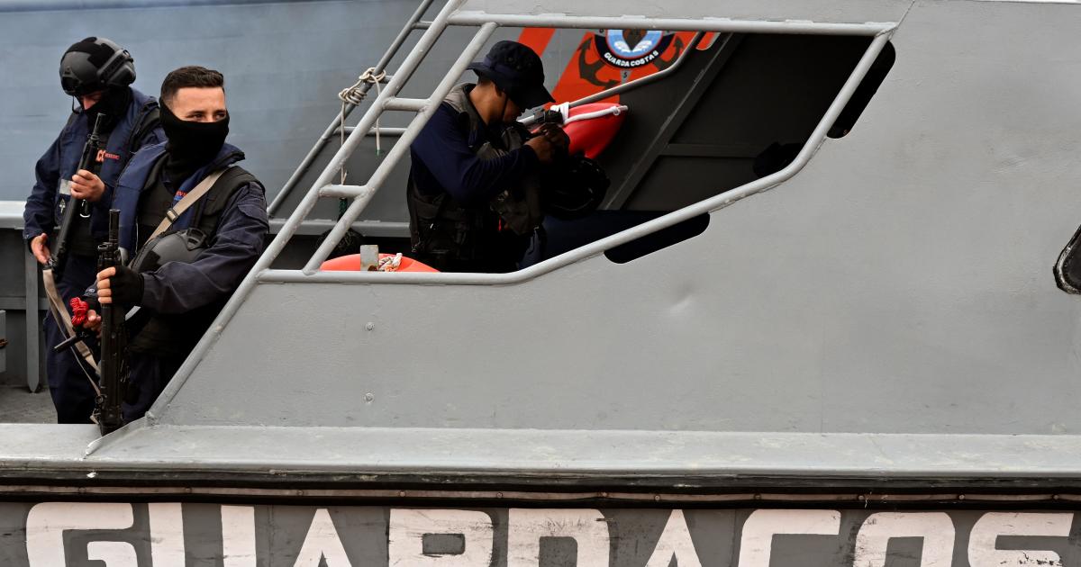 „Спайдърмен“ наркокоси използват въжета в най-голямото пристанище на Еквадор, за да скрият наркотици на кораби, пътуващи за САЩ и Европа