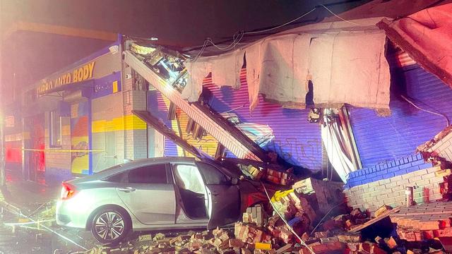 Oakland car crash into building 