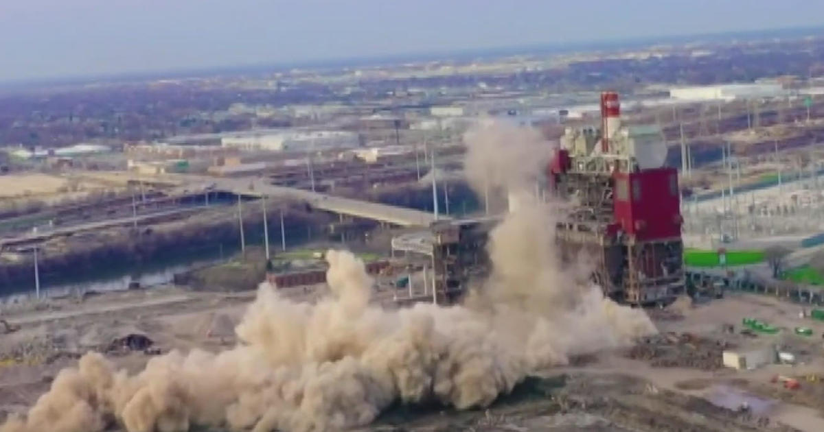 Settlement Reached Over Smokestack Implosion That Left Little Village In Cloud Of Dust Cbs Chicago