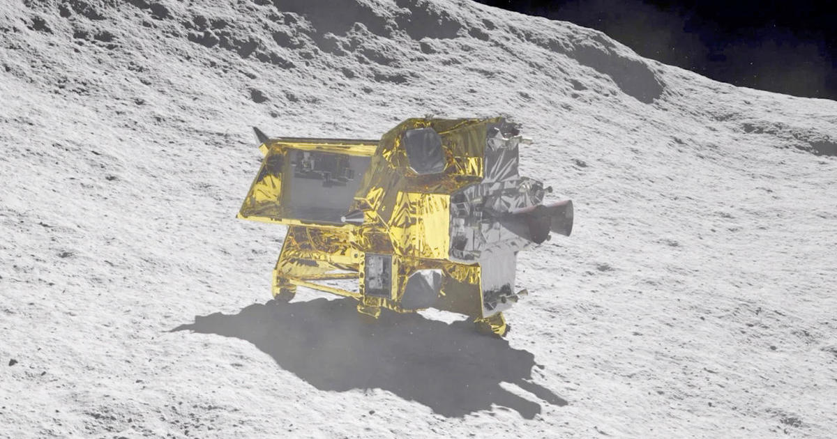 Japonský lander přistál na povrchu Měsíce, ale byl ochromen poruchou napájení, která ukončila misi.