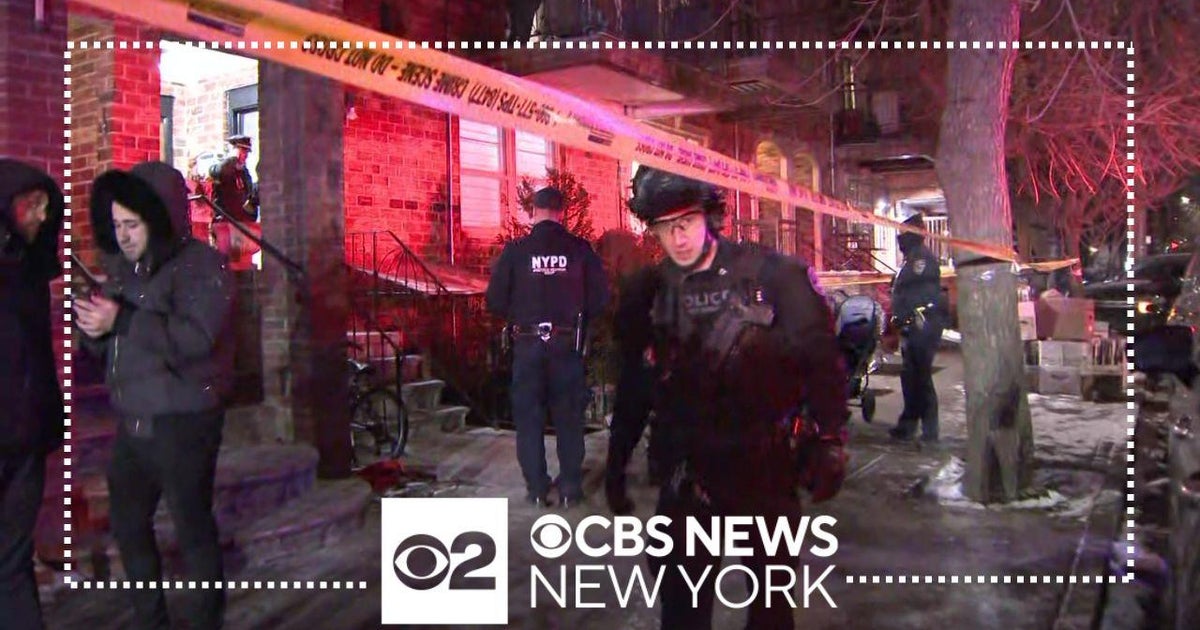 2 people in their 70s stabbed to death in Brooklyn - CBS New York