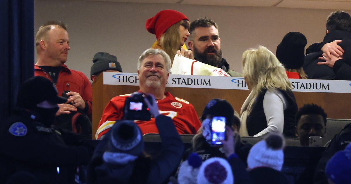 Taylor Swift arrives at Highmark Stadium as Travis Kelce, Chiefs take on Buffalo Bills Taylor Swift arrives at Highmark Stadium as Travis Kelce, Chiefs take on Buffalo Bills