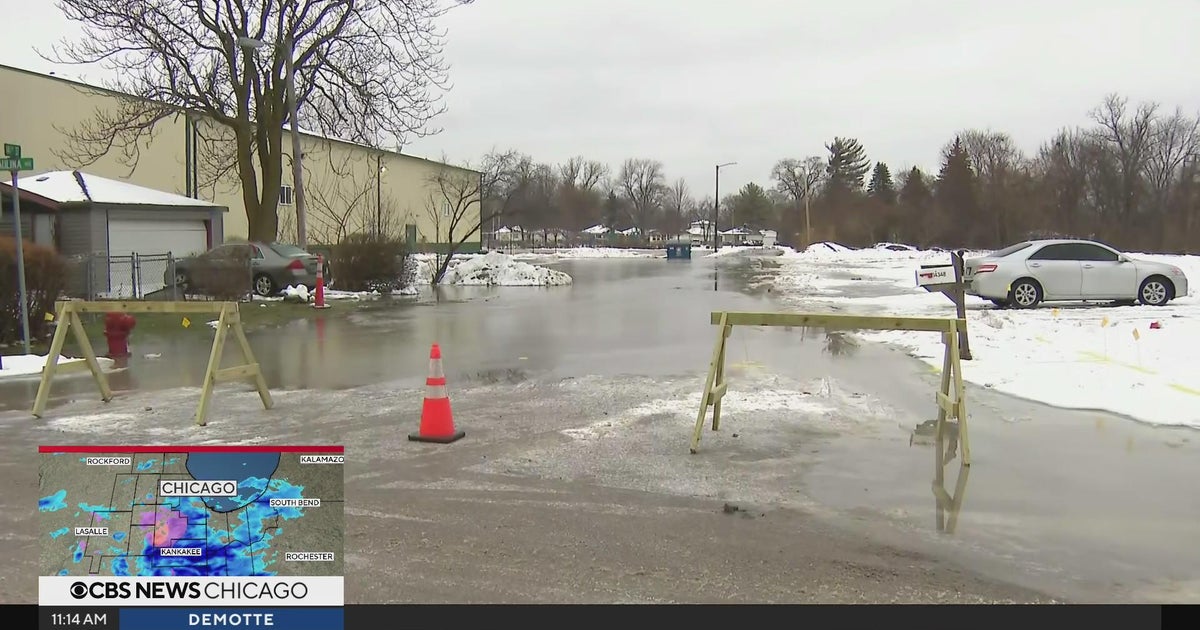 Water main break floods streets in Dixmoor - CBS Chicago