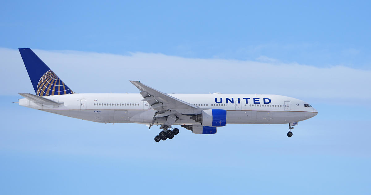 Un aereo della United Airlines ha cambiato il suo volo da Las Vegas a Washington, DC, a Denver a causa di un parabrezza rotto.