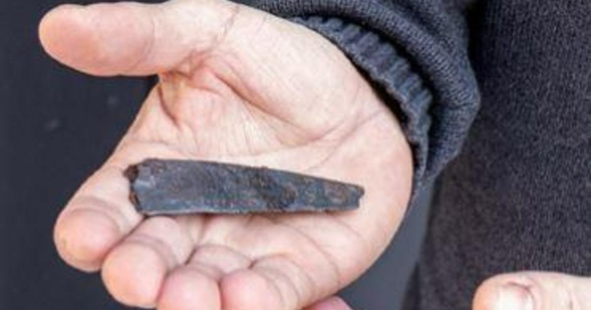 Копенхаген — Археолозите в Дания откриха малък нож изписан с