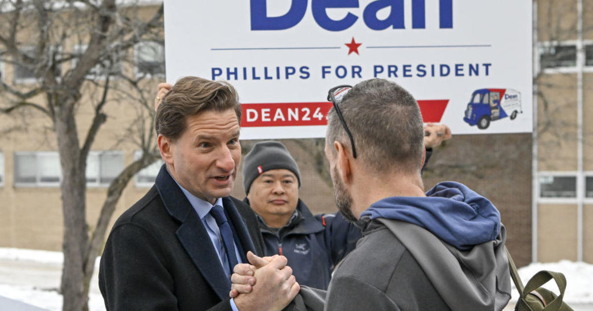 Депутатът от Минесота Дийн Филипс уволнява голяма част от екипа на президентската кампания