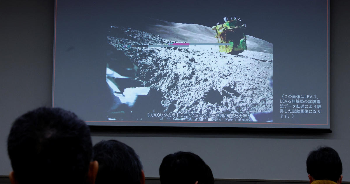Японският лунен спускаем апарат Moon Sniper направи точно докосване, но проблемите с батерията продължават, казва космическата агенция