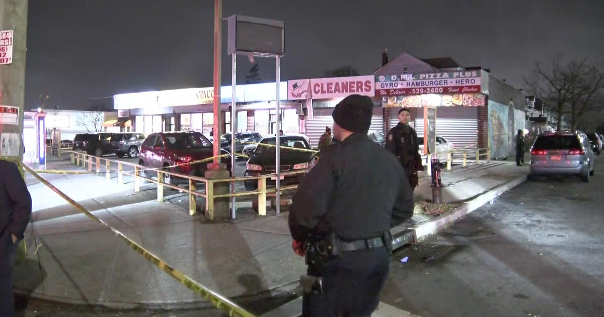2 women injured in Queens shooting - CBS New York