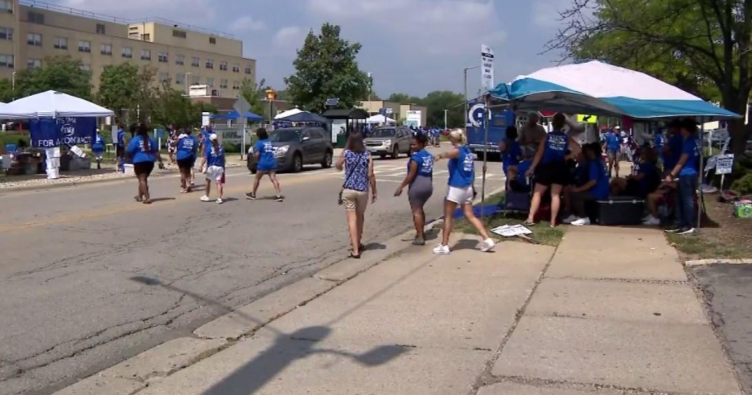 500 nurses at Chicago area hospital plan third strike since August - Vimarsana News