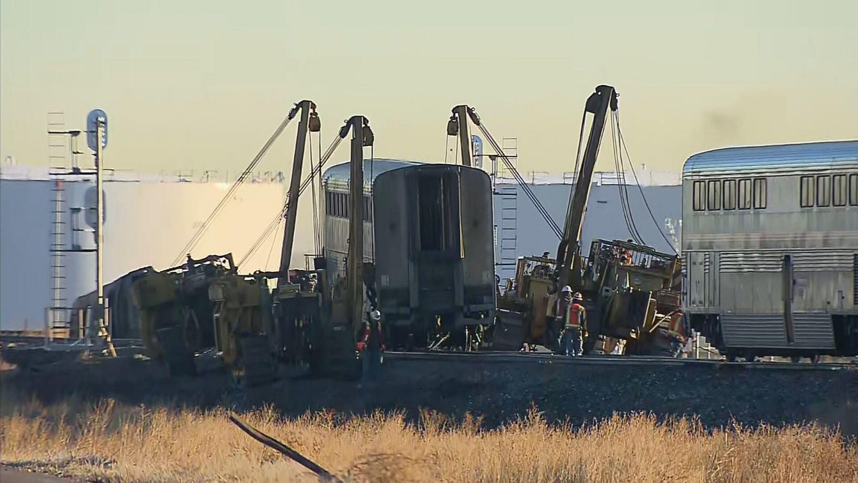Amtrak train headed to Chicago derails in Colorado - CBS Chicago
