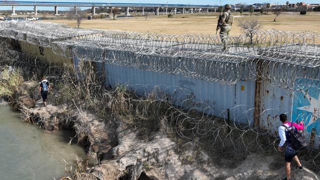 cbsn-fusion-protestors-headed-to-southern-border-ahead-of-saturday-rally-thumbnail-2644656-640x360.jpg 