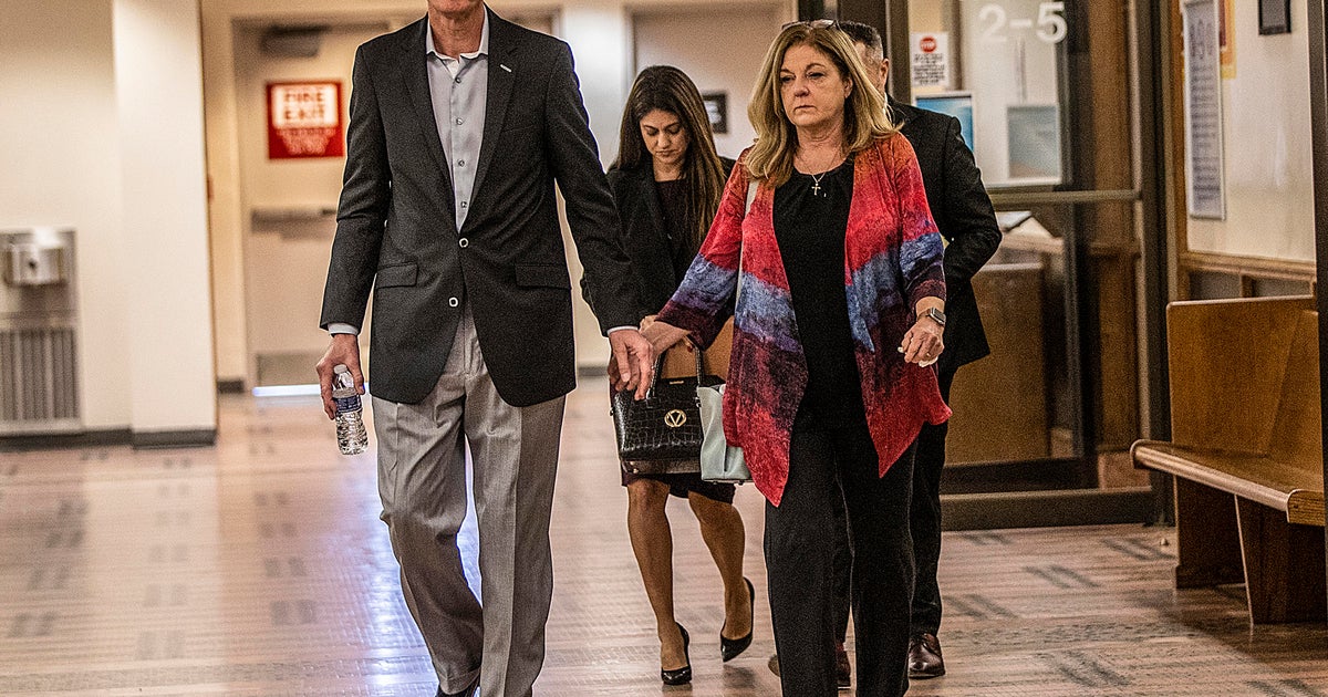 Mothers and fathers of OnlyFans model Courtney Clenney established to be arraigned Monday on costs related to her murder circumstance Mothers and fathers of OnlyFans model Courtney Clenney established to be arraigned Monday on costs related to her murder circumstance