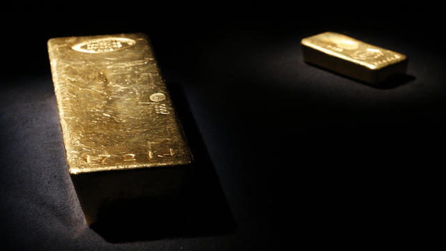 Gold bullions. 
