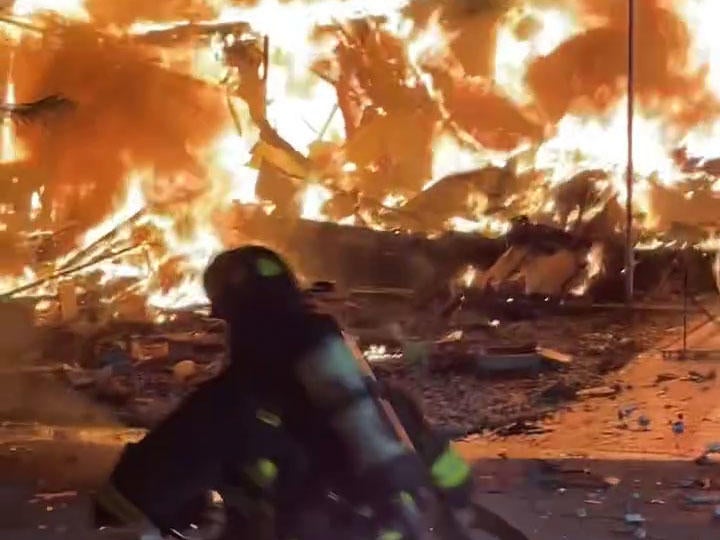 At least 3 people killed when small plane crashes into Florida mobile ...