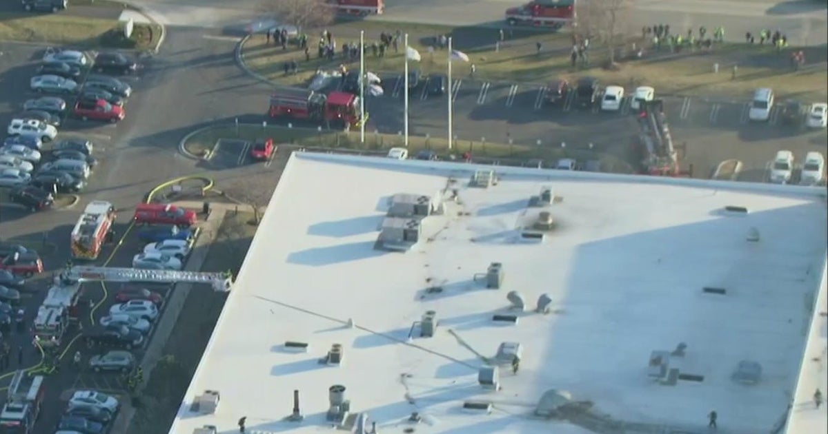 Industrial building catches fire in Chicago's western suburbs - CBS Chicago