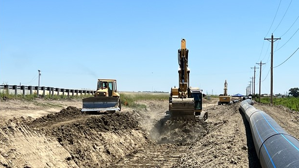 arkansas-valley-conduit-2-equipment-at-trench-from-southeastern-colorado-water-conservancy-district.png 