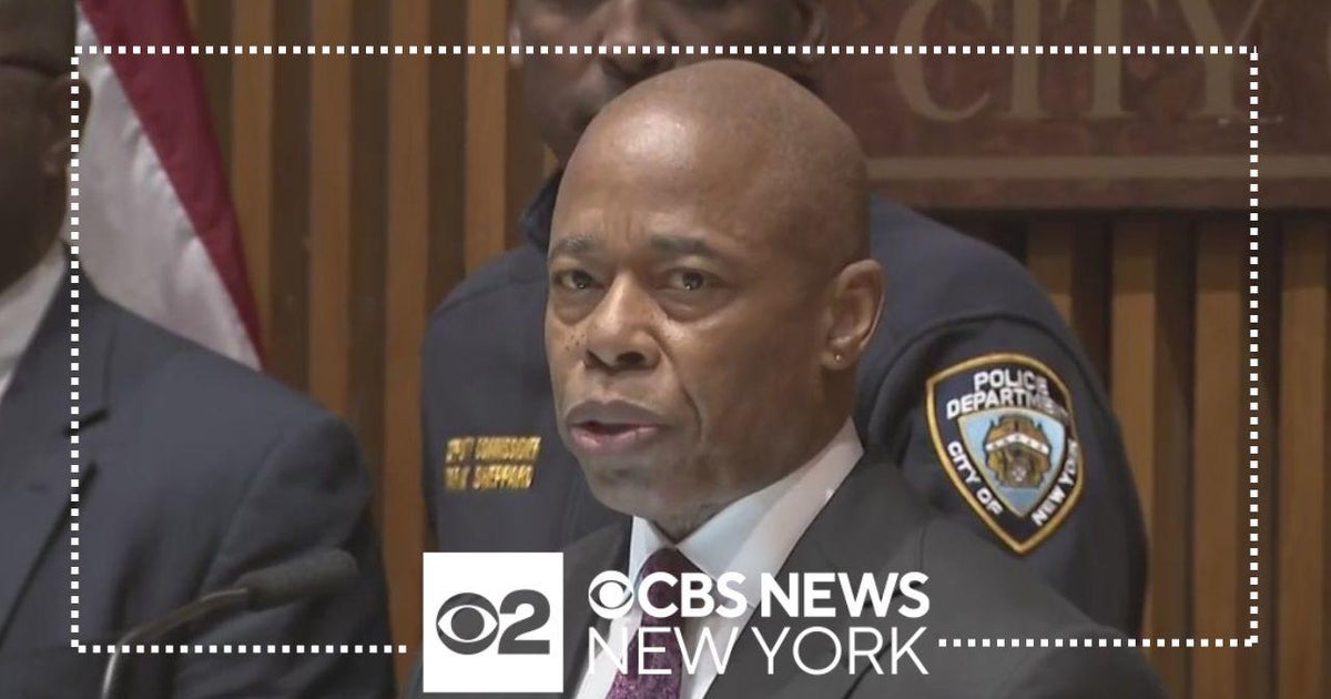 Mayor, NYPD discuss citywide robbery pattern arrests - CBS New York