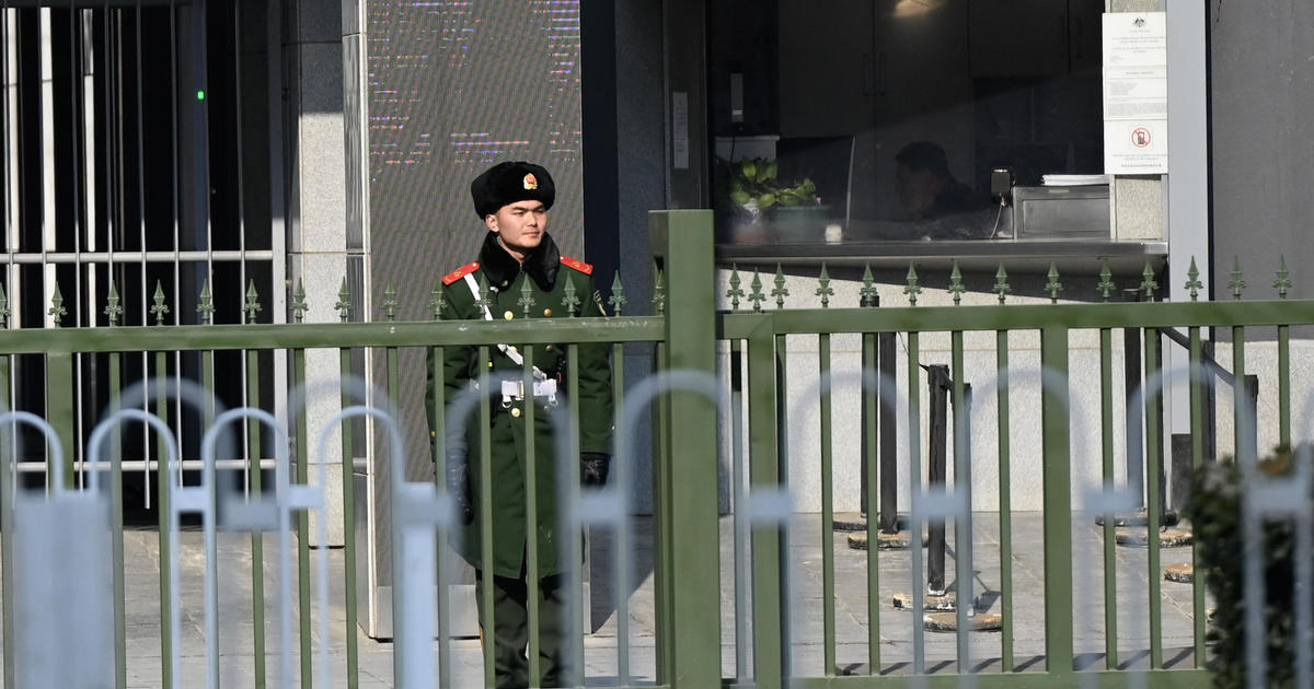 Китай даде условна смъртна присъда на Янг Джун, двоен австралийски гражданин и писател-дисидент, за шпионаж