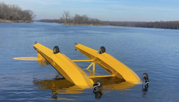 plane-flips-on-mississippi-river-in-inver-grove-heights.jpg 