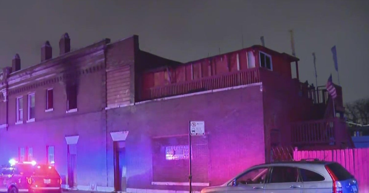 Car crashes into building in Chicago's Bronzeville neighborhood - CBS ...