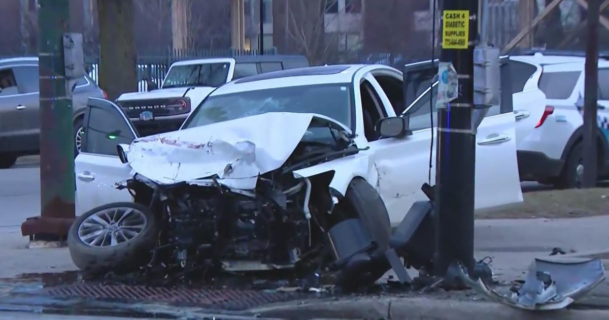 5 people injured in serious crash on Chicago's South Side - CBS Chicago