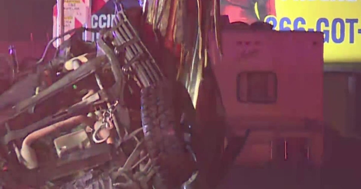 Early morning Sacramento crash involving 2 vehicles kills driver