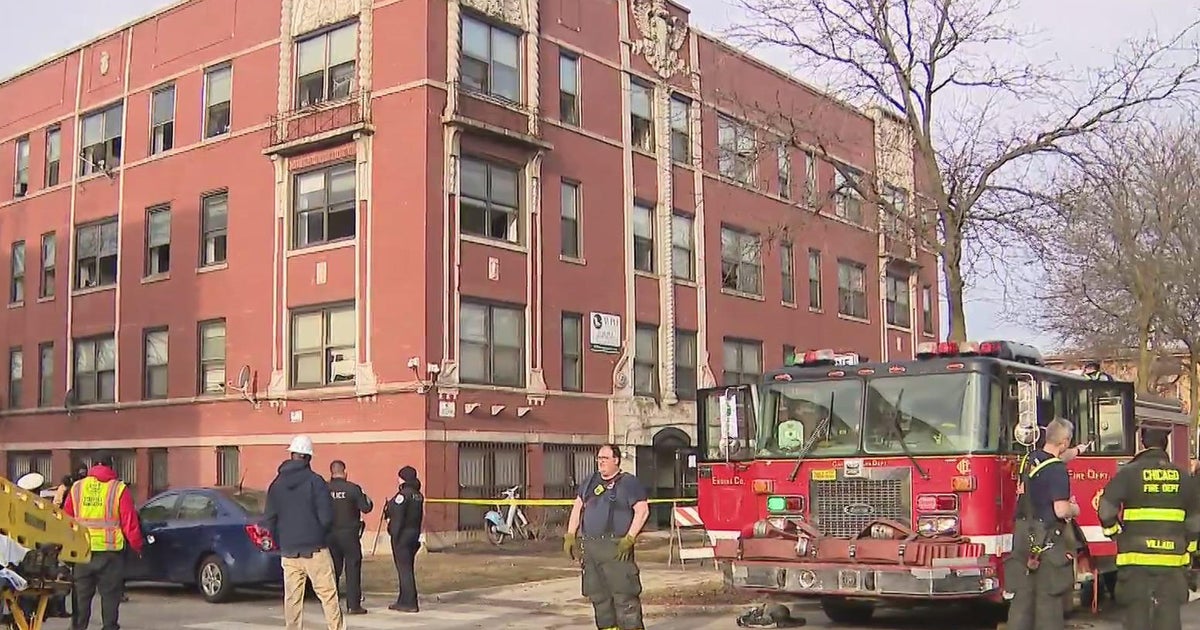 Wheelchair-bound woman rescued from fire in South Shore - CBS Chicago
