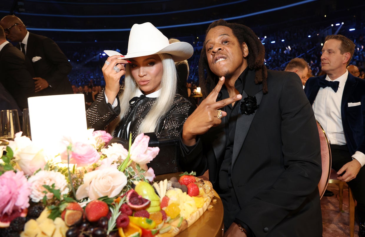 Beyonce wearing a white cowboy hat, sitting next to Jay-Z during the GRAMMY Awards in 2024 