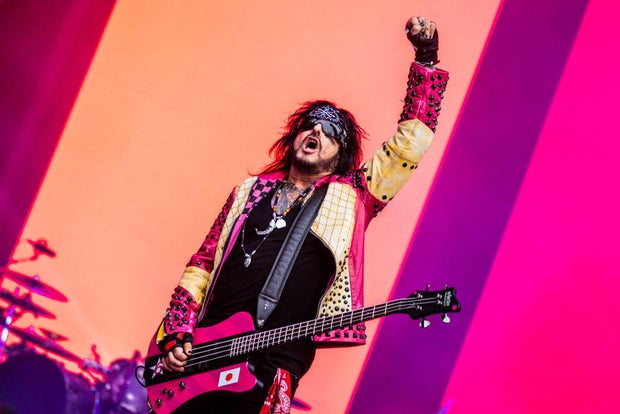 Def Leppard and Mötley Crüe Perform